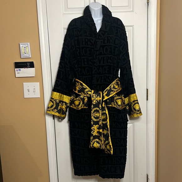 🔥💯Authentic Versace I 🖤 Baroque Bathrobe - Picture 1 of 5